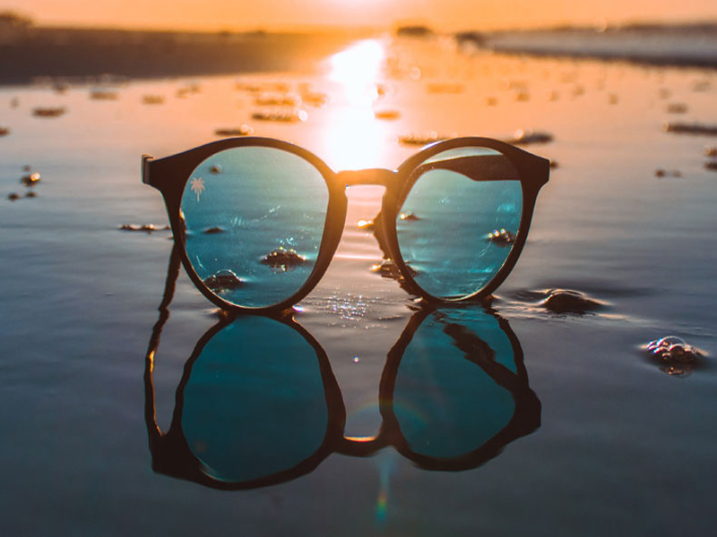صاپتیک استور عینک آفتابی سالمندان